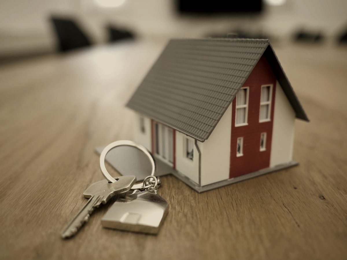 Miniatura de casa com chaves