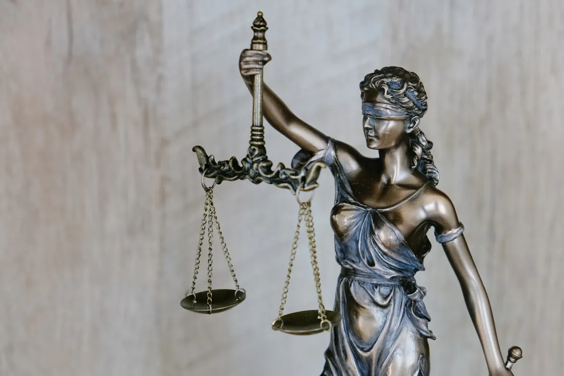 Estátua da Justiça em bronze