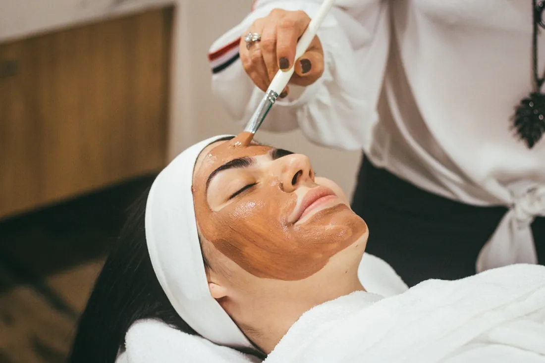 Sessão de dermatologia estética em consultório