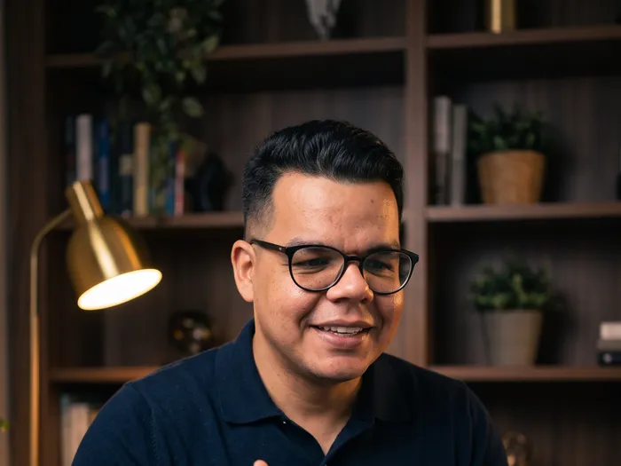 Aldo Freitas conduzindo um projeto da Emérito