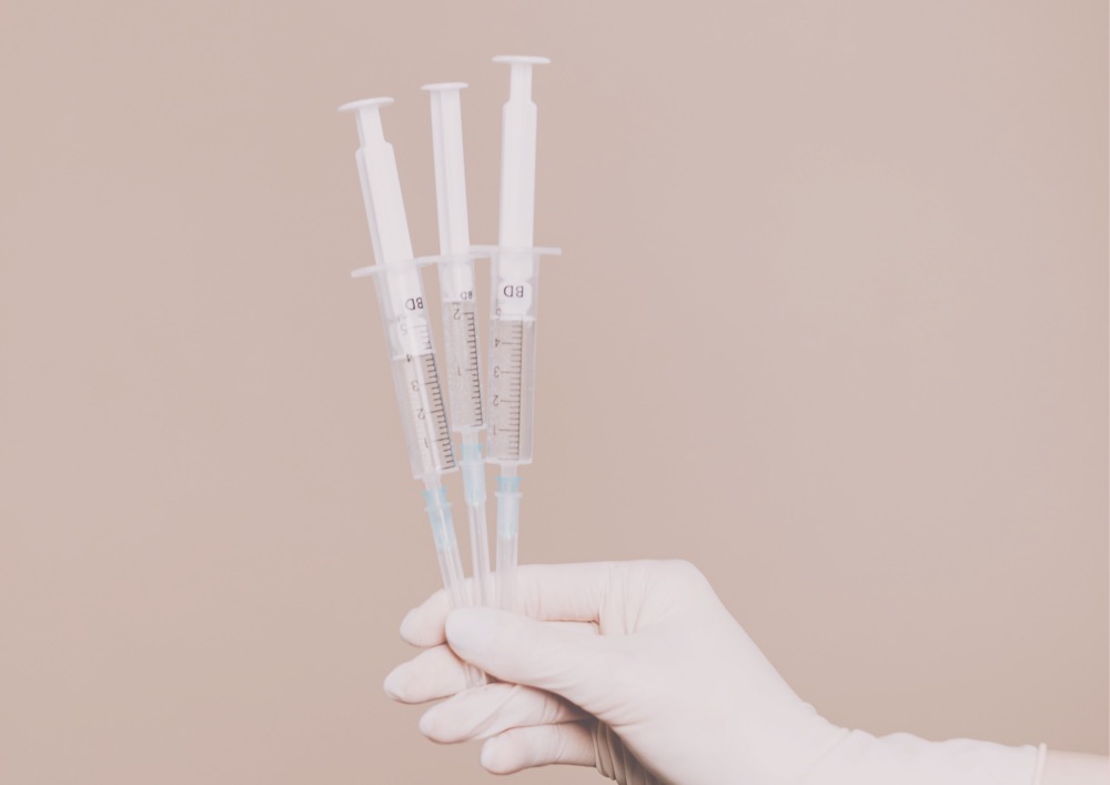 Aplicação de bioestimulador de colágeno
