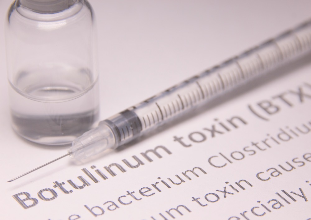 Aplicação de toxina botulínica na região periorbital