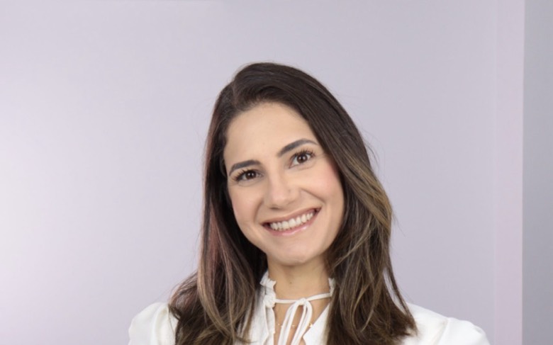 Dra. Stella Meireles sorrindo